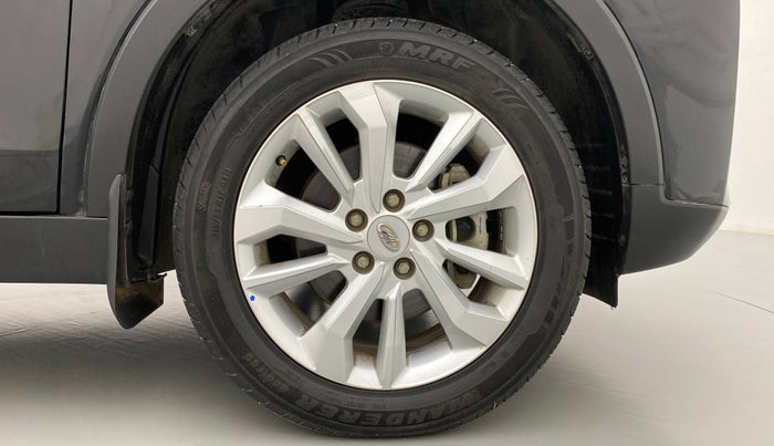 2021 Mahindra XUV300 W8 DIESEL MT, Diesel, Manual, 9,263 km, Right Front Wheel
