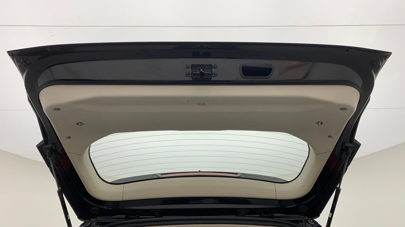 2021 Mahindra XUV300 W8 DIESEL MT, Diesel, Manual, 9,263 km, Boot Door Open