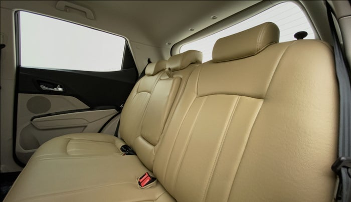 2021 Mahindra XUV300 W8 DIESEL MT, Diesel, Manual, 9,263 km, Right Side Rear Door Cabin