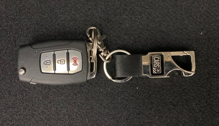 2021 Mahindra XUV300 W8 DIESEL MT, Diesel, Manual, 9,263 km, Key Close Up