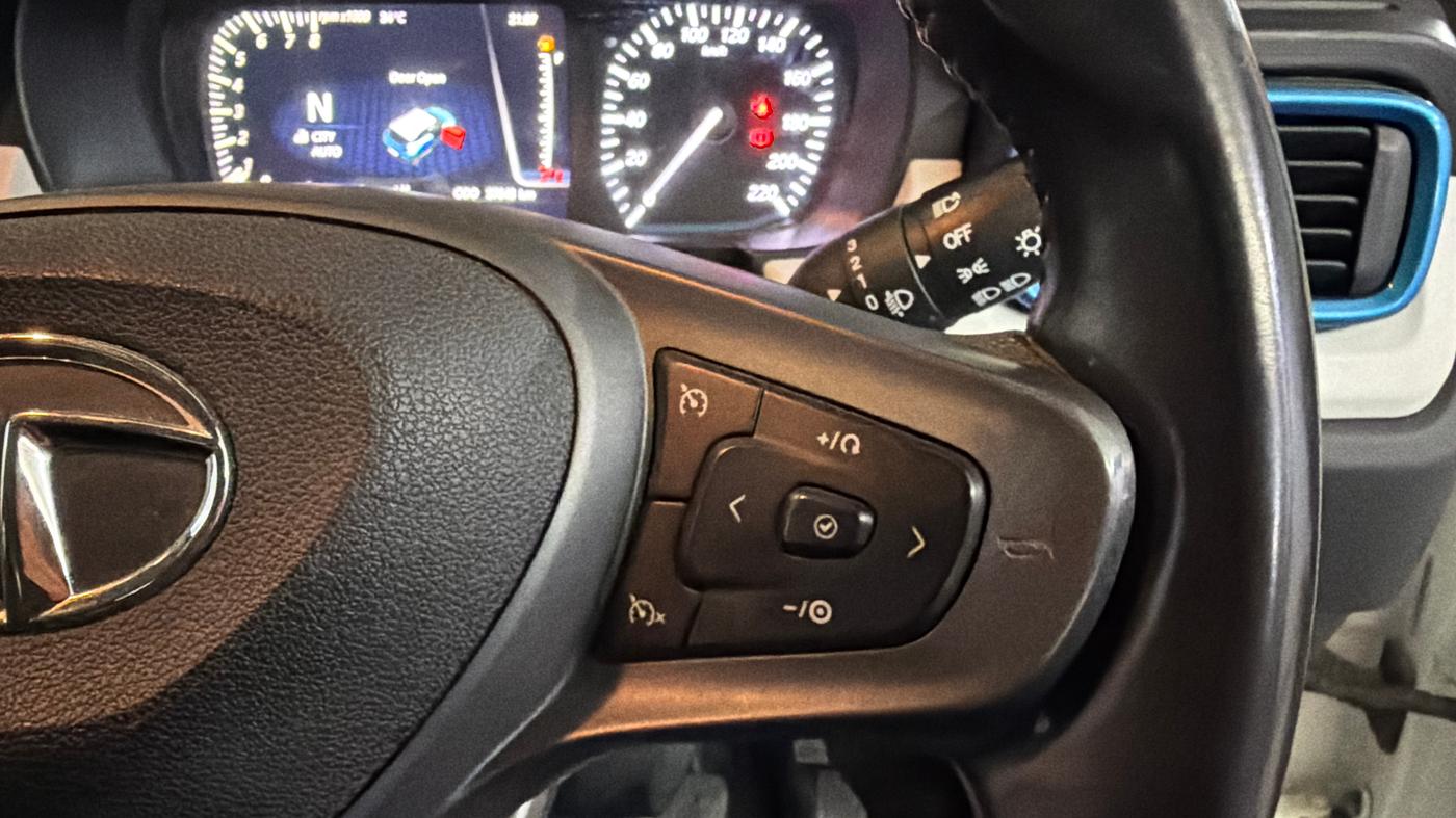 2022 Tata PUNCH CREATIVE  AMT, Petrol, Automatic, 37,616 km, Adaptive Cruise Control