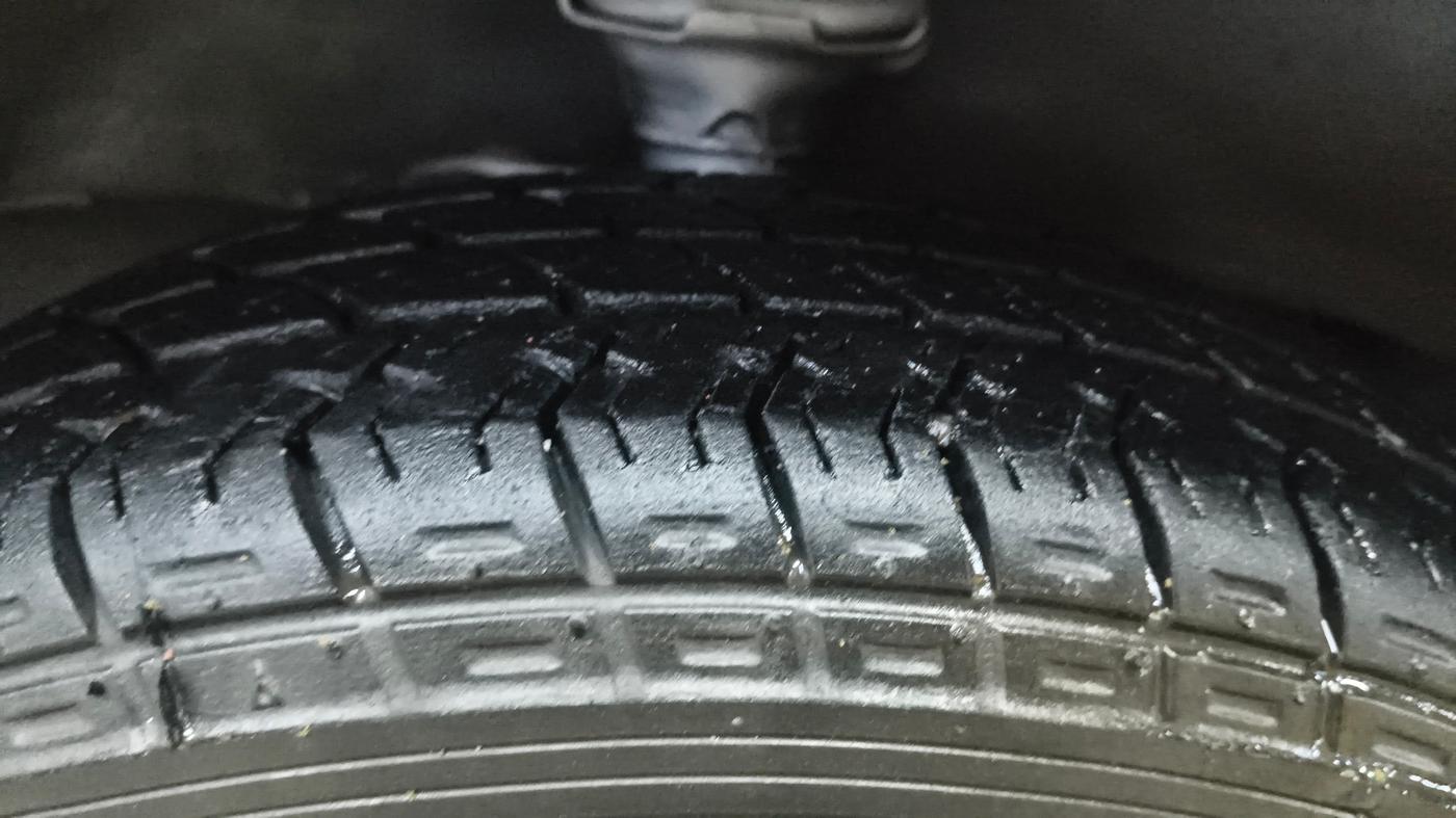 2016 Maruti Eeco 5 STR WITH A/C+HTR, Petrol, Manual, 45,085 km, Left Front Tyre Tread