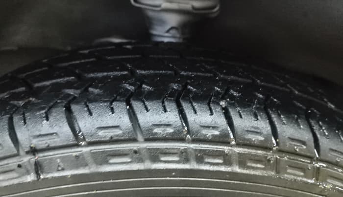 2016 Maruti Eeco 5 STR WITH A/C+HTR, Petrol, Manual, 45,085 km, Left Front Tyre Tread