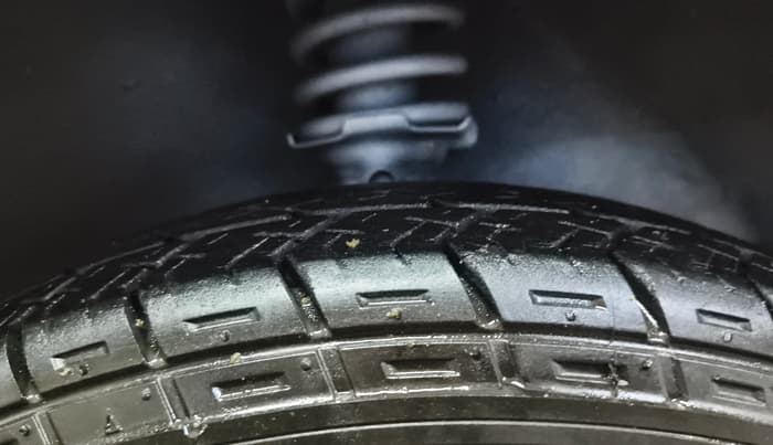 2016 Maruti Eeco 5 STR WITH A/C+HTR, Petrol, Manual, 45,085 km, Right Front Tyre Tread
