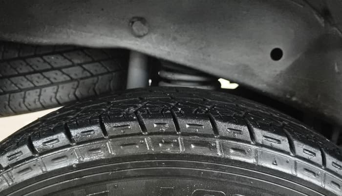 2016 Maruti Eeco 5 STR WITH A/C+HTR, Petrol, Manual, 45,085 km, Right Rear Tyre Tread