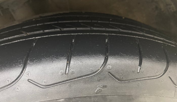 2023 KIA CARENS PREMIUM 1.5 DIESEL IMT 7 STR, Diesel, Manual, 74,201 km, Left Front Tyre Tread