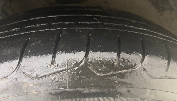 2023 KIA CARENS PREMIUM 1.5 DIESEL IMT 7 STR, Diesel, Manual, 74,201 km, Right Front Tyre Tread