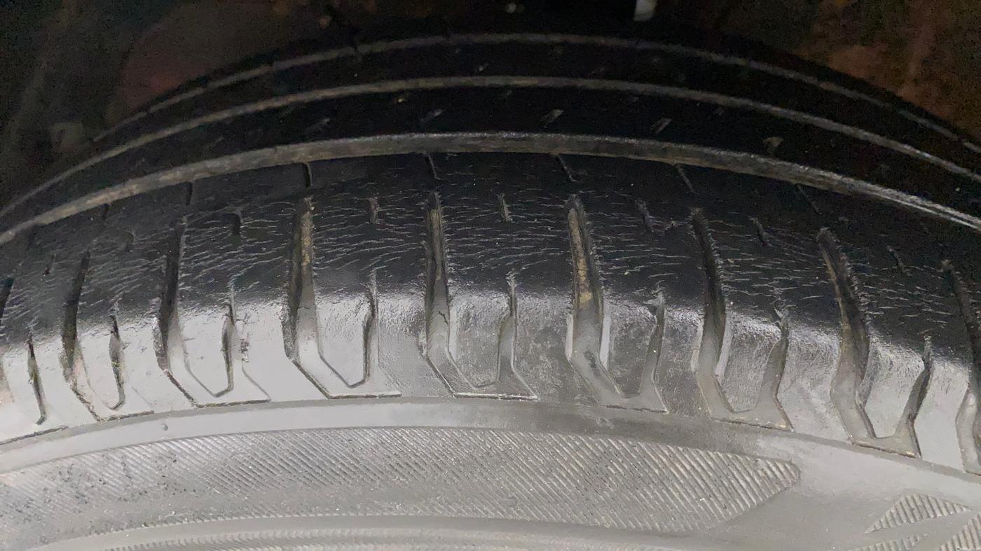 2017 Maruti Dzire ZXI, Petrol, Manual, 68,204 km, Left Front Tyre Tread