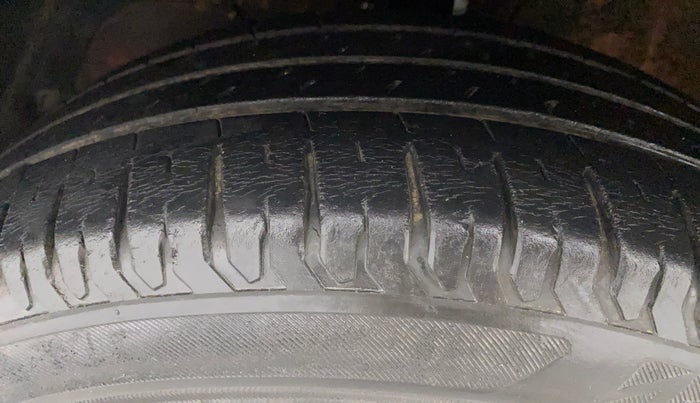 2017 Maruti Dzire ZXI, Petrol, Manual, 68,204 km, Left Front Tyre Tread