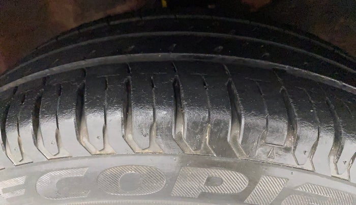 2017 Maruti Dzire ZXI, Petrol, Manual, 68,204 km, Right Front Tyre Tread
