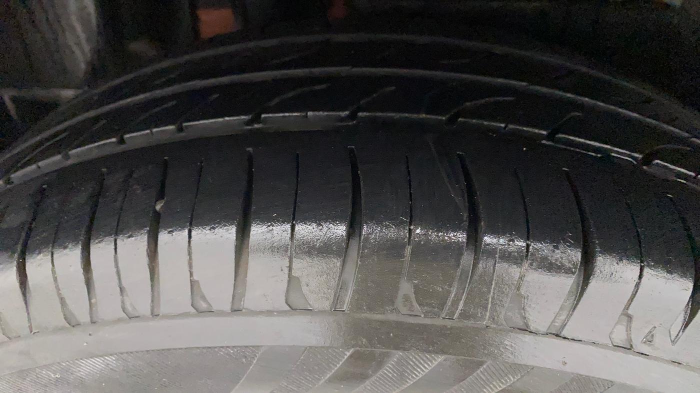 2017 Maruti Dzire ZXI, Petrol, Manual, 68,204 km, Right Rear Tyre Tread