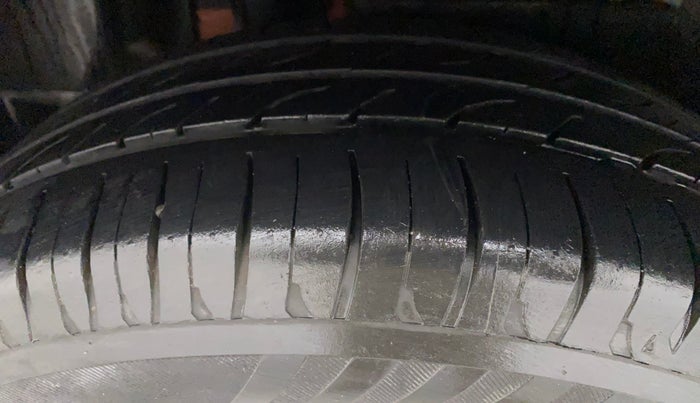 2017 Maruti Dzire ZXI, Petrol, Manual, 68,204 km, Right Rear Tyre Tread