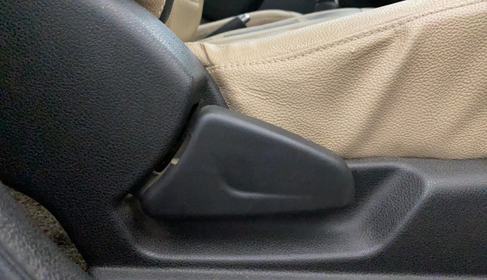 2018 Renault Kwid RXT 0.8 (O), Petrol, Manual, 76,151 km, Driver Side Adjustment Panel