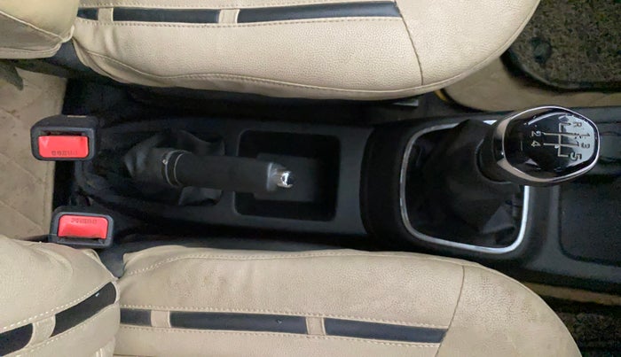 2018 Renault Kwid RXT 0.8 (O), Petrol, Manual, 76,151 km, Gear Lever