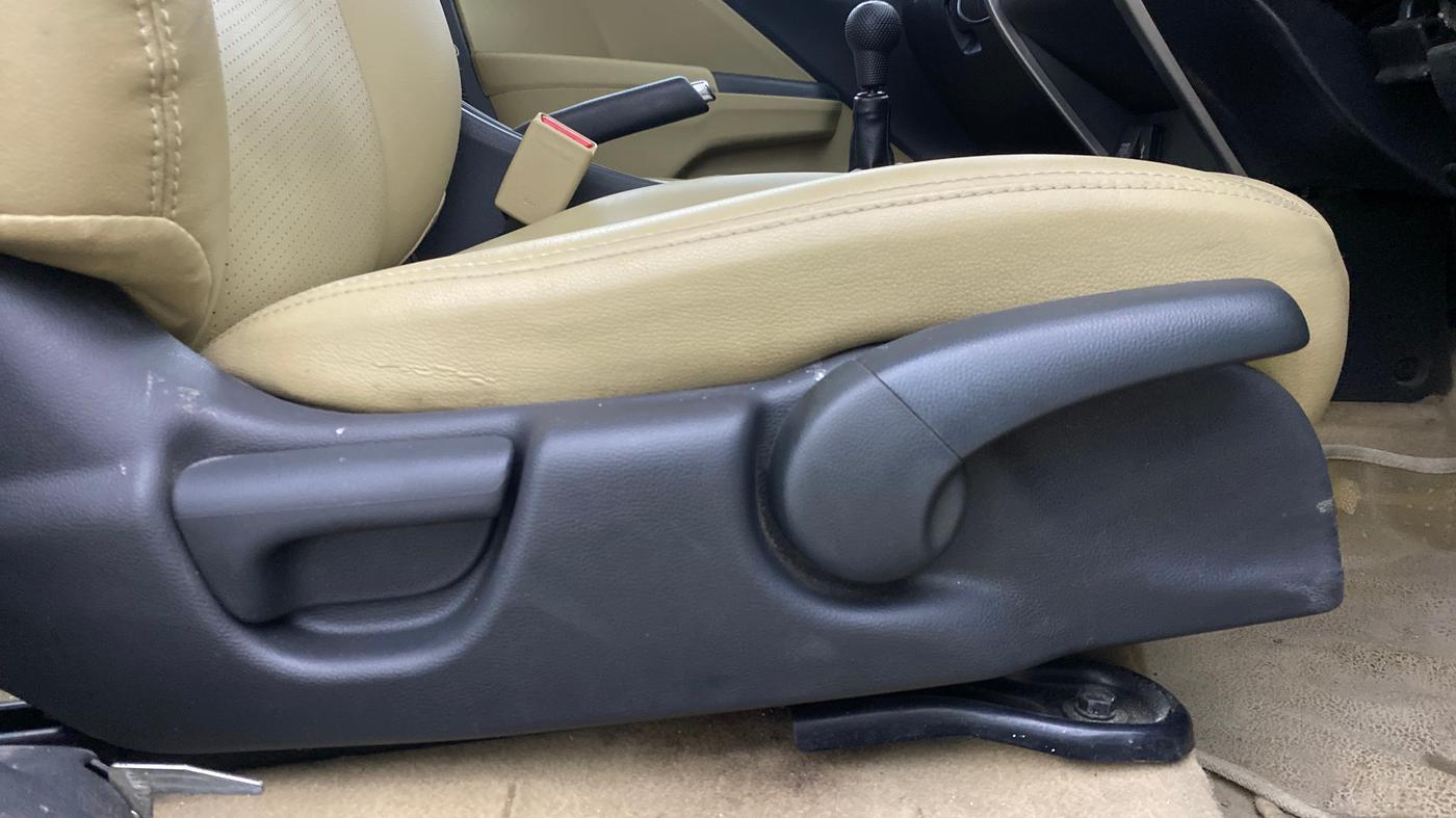 2014 Honda City 1.5L I-VTEC SV, Petrol, Manual, 49,500 km, Driver Side Adjustment Panel