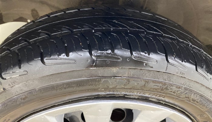 2016 Maruti Wagon R 1.0 VXI, CNG, Manual, 56,424 km, Left Front Tyre Tread