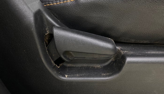 2016 Maruti Wagon R 1.0 VXI, CNG, Manual, 56,424 km, Driver Side Adjustment Panel