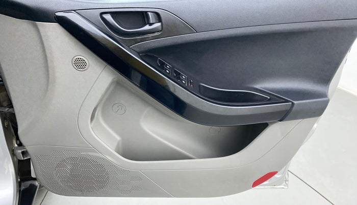 2018 Tata NEXON XM 1.2, Petrol, Manual, 25,291 km, Driver Side Door Panels Control