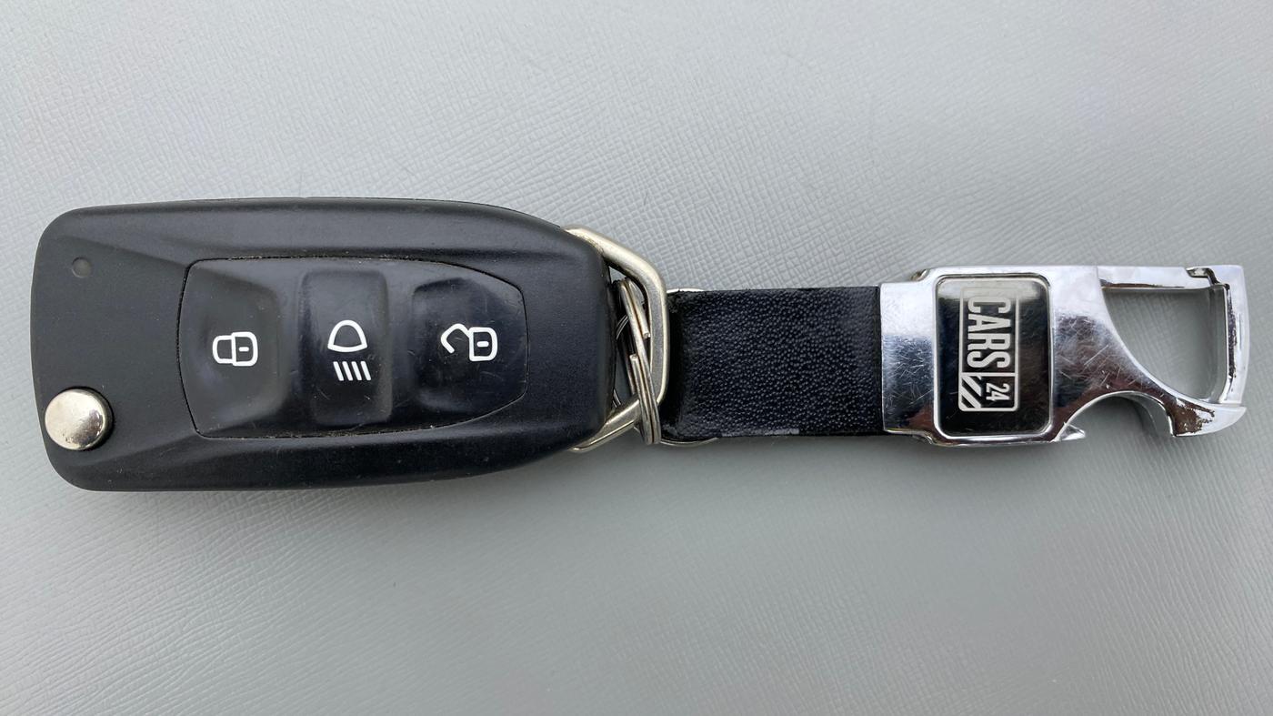 2018 Tata NEXON XM 1.2, Petrol, Manual, 25,291 km, Key Close Up