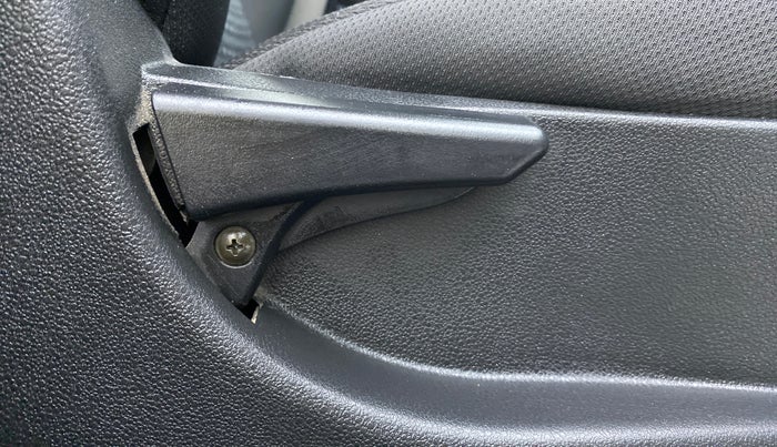 2018 Tata NEXON XM 1.2, Petrol, Manual, 25,291 km, Driver Side Adjustment Panel