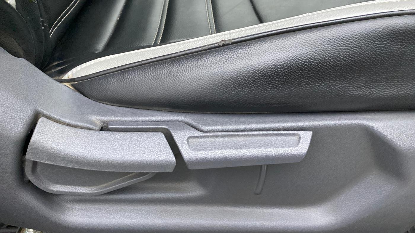 2020 Hyundai AURA S 1.2 CNG, CNG, Manual, 80,065 km, Driver Side Adjustment Panel