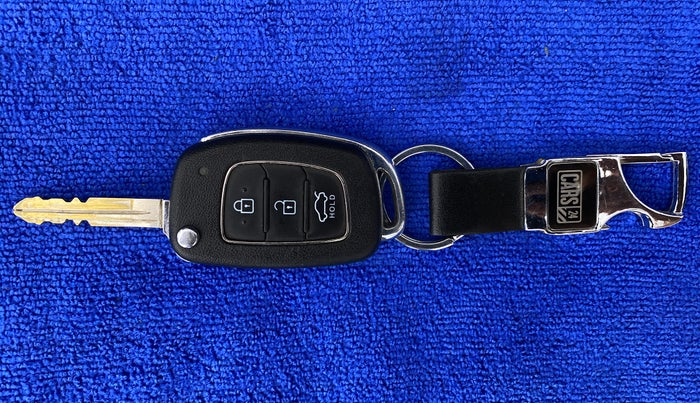 2020 Hyundai AURA S 1.2 CNG, CNG, Manual, 80,065 km, Key Close Up