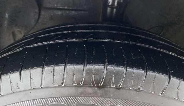 2020 Hyundai AURA S 1.2 CNG, CNG, Manual, 80,065 km, Left Front Tyre Tread