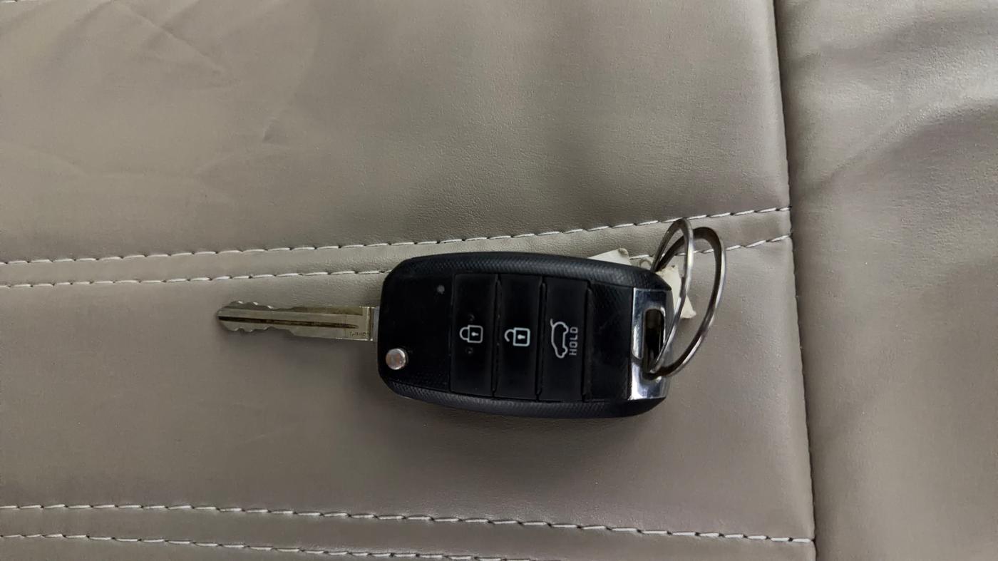 2023 KIA SONET HTK 1.2 PETROL MT, Petrol, Manual, 62,712 km, Key Close Up