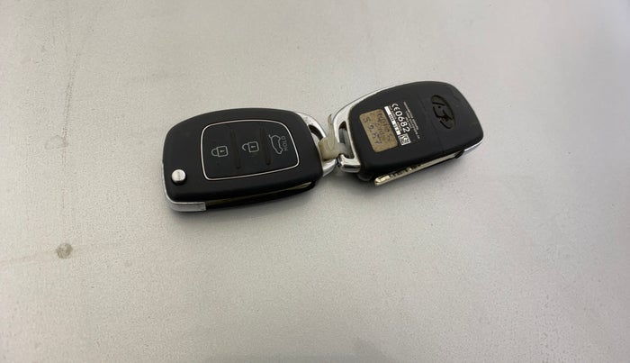 2015 Hyundai Xcent S 1.2, CNG, Manual, 69,310 km, Key Close Up