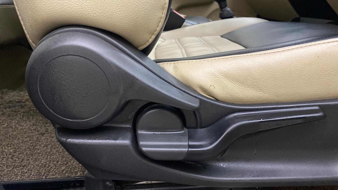 2018 Honda Amaze 1.5L I-DTEC V, Diesel, Manual, 1,00,618 km, Driver Side Adjustment Panel