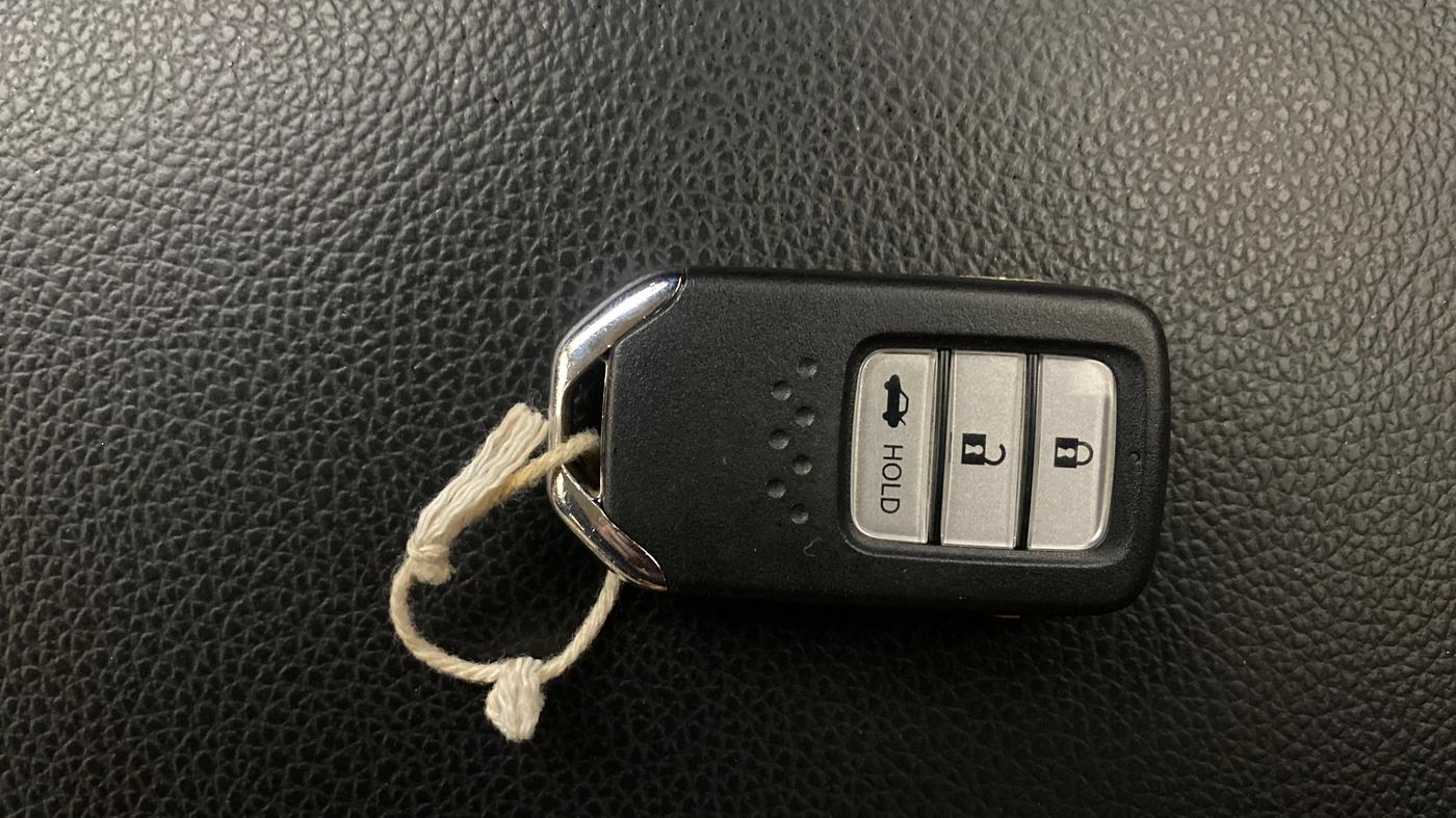 2018 Honda Amaze 1.5L I-DTEC V, Diesel, Manual, 1,00,618 km, Key Close Up