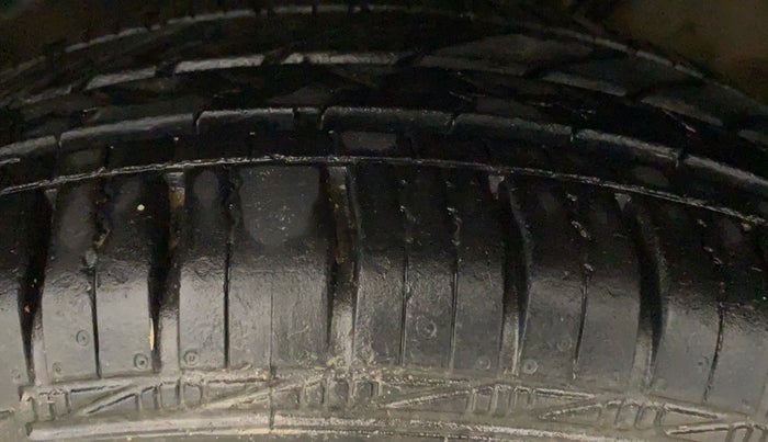 2021 Volkswagen Polo TRENDLINE 1.0L, Petrol, Manual, 57,643 km, Left Front Tyre Tread