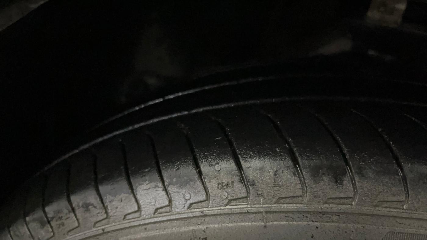 2018 Maruti IGNIS ZETA 1.2, Petrol, Manual, 90,054 km, Left Front Tyre Tread