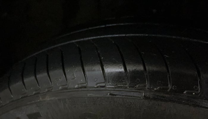2018 Maruti IGNIS ZETA 1.2, Petrol, Manual, 90,037 km, Right Front Tyre Tread