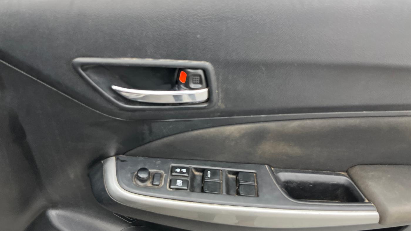 2018 Maruti Swift ZDI AMT, Diesel, Automatic, 1,48,713 km, Driver Side Door Panels Control