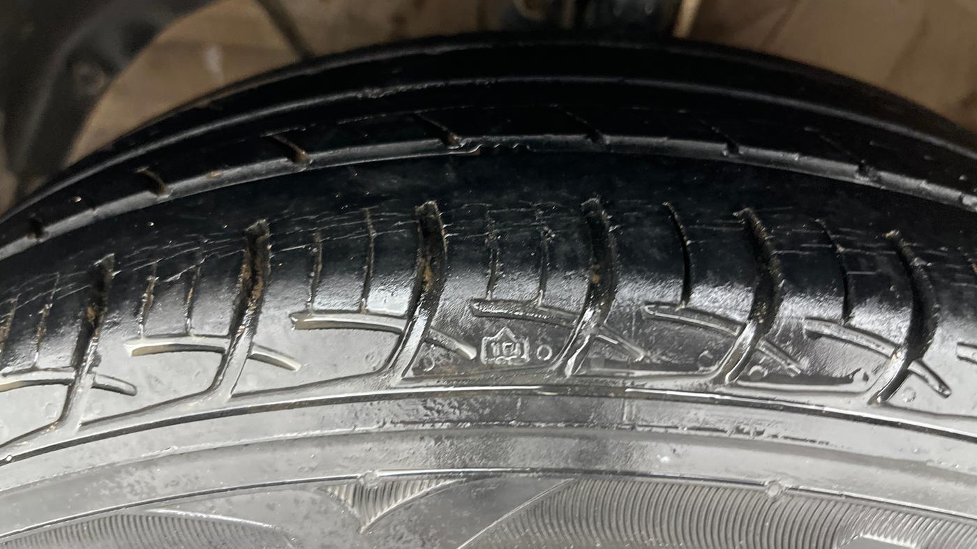 2018 Maruti Swift ZDI AMT, Diesel, Automatic, 1,48,713 km, Left Front Tyre Tread