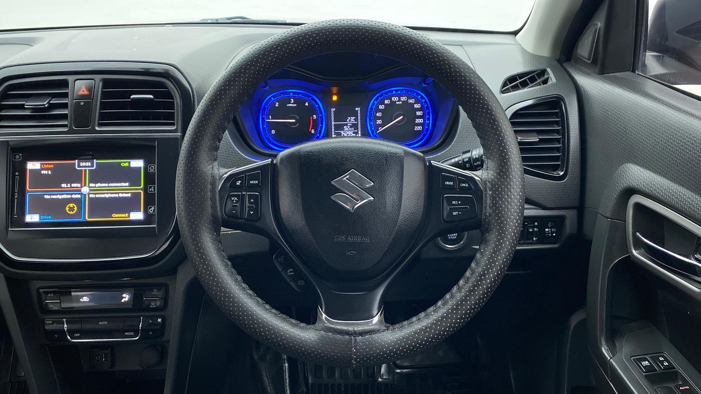 2016 Maruti Vitara Brezza ZDI PLUS DUAL TONE, Diesel, Manual, 74,563 km, Steering Wheel Close Up