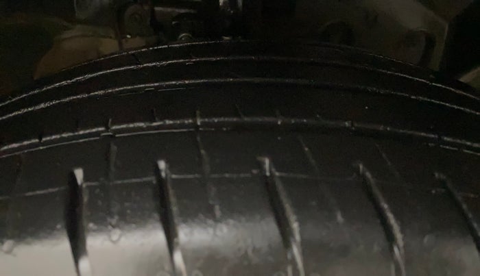 2017 Ford Ecosport TITANIUM 1.5L PETROL, Petrol, Manual, 1,33,299 km, Right Front Tyre Tread