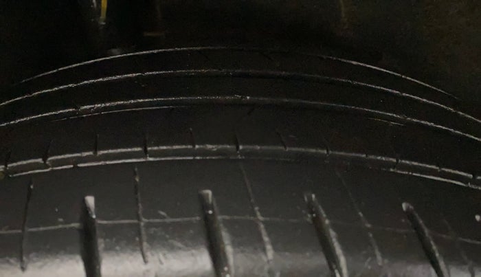 2017 Ford Ecosport TITANIUM 1.5L PETROL, Petrol, Manual, 1,33,299 km, Right Rear Tyre Tread