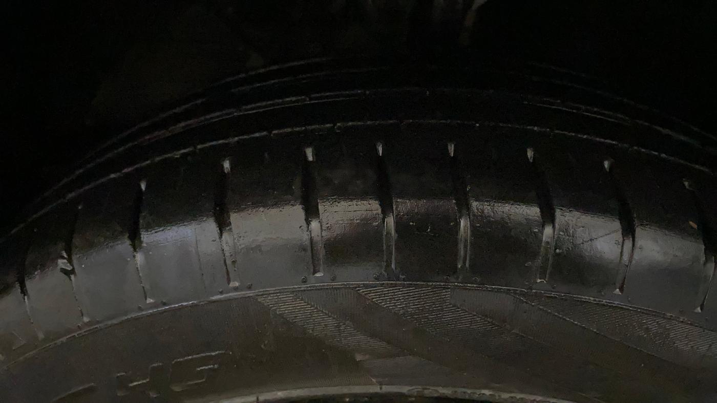 2022 Maruti Baleno DELTA PETROL 1.2, CNG, Manual, 42,370 km, Left Front Tyre Tread