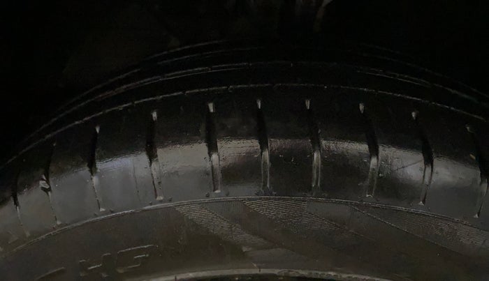 2022 Maruti Baleno DELTA PETROL 1.2, CNG, Manual, 42,370 km, Left Front Tyre Tread