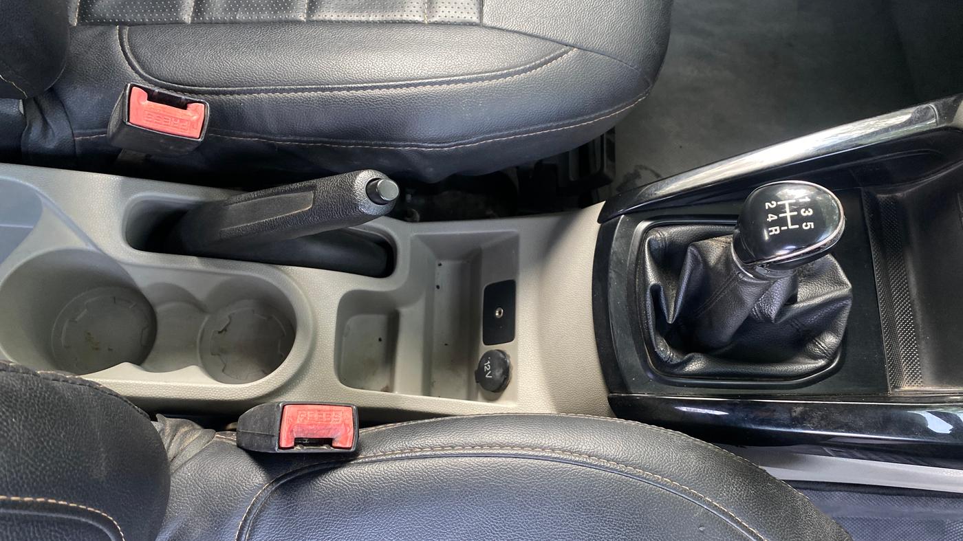 2014 Ford Ecosport TREND 1.5L PETROL, Petrol, Manual, 1,09,701 km, Gear Lever