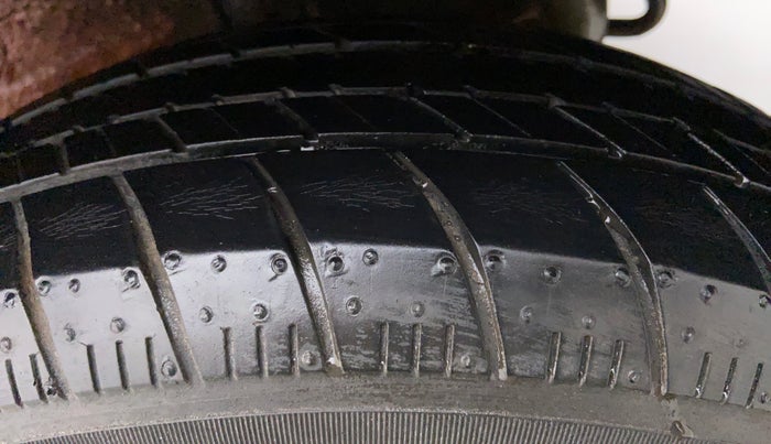 2018 Maruti Celerio VXI CNG D, CNG, Manual, 28,784 km, Left Front Tyre Tread