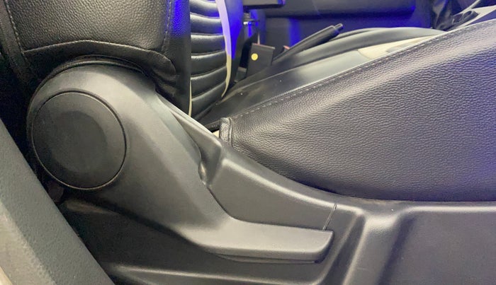 2019 Maruti New Wagon-R LXI CNG (O) 1.0, CNG, Manual, 78,452 km, Driver Side Adjustment Panel