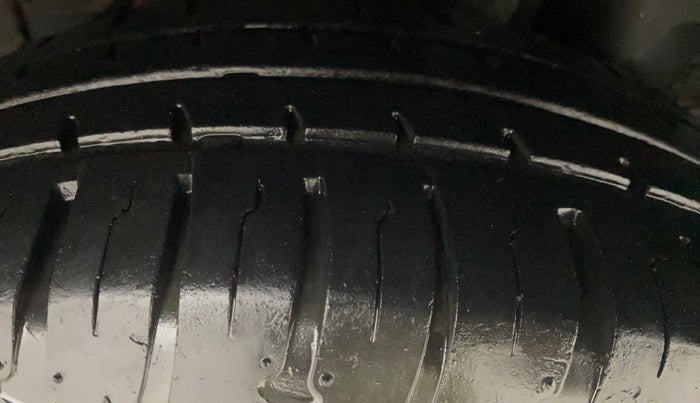 2017 Hyundai Elite i20 SPORTZ 1.2, Petrol, Manual, 32,430 km, Left Rear Tyre Tread