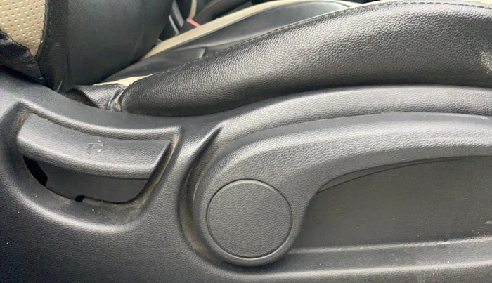 2017 Hyundai Elite i20 SPORTZ 1.2, Petrol, Manual, 32,430 km, Driver Side Adjustment Panel