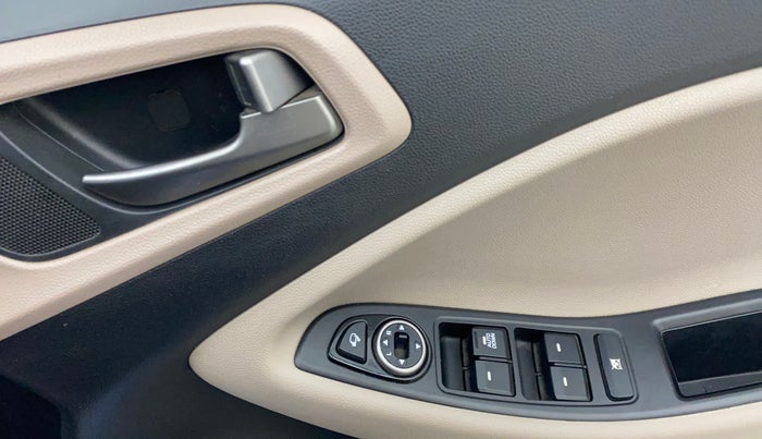 2017 Hyundai Elite i20 SPORTZ 1.2, Petrol, Manual, 32,430 km, Driver Side Door Panels Control