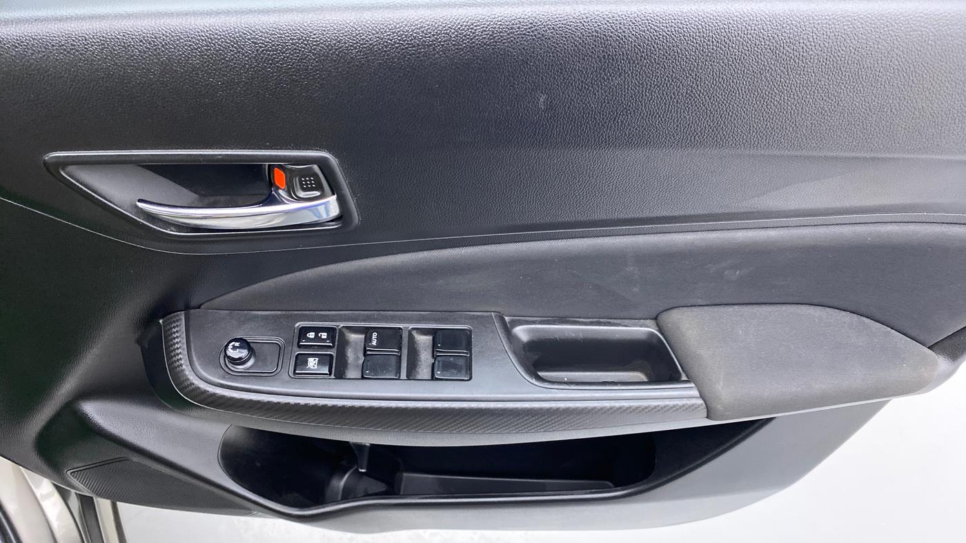 2020 Maruti Swift VXI AMT D, Petrol, Automatic, 8,968 km, Driver Side Door Panels Control