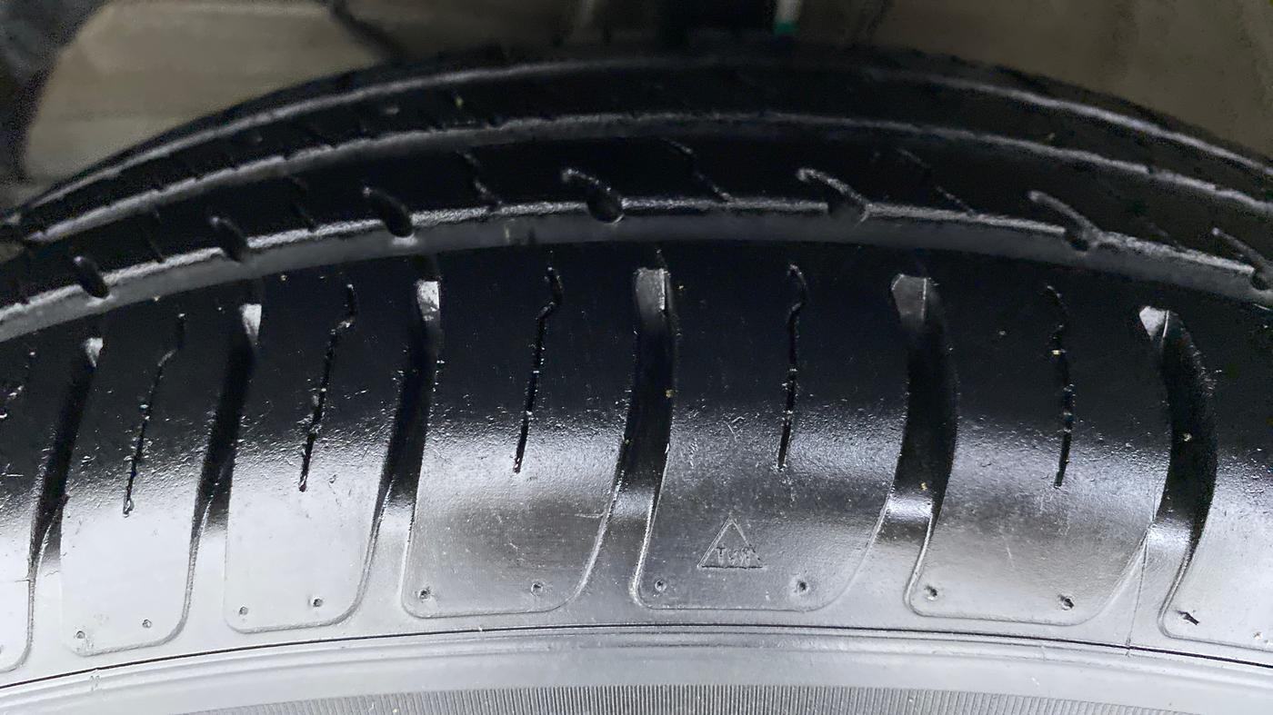 2020 Maruti Swift VXI AMT D, Petrol, Automatic, 8,968 km, Left Front Tyre Tread