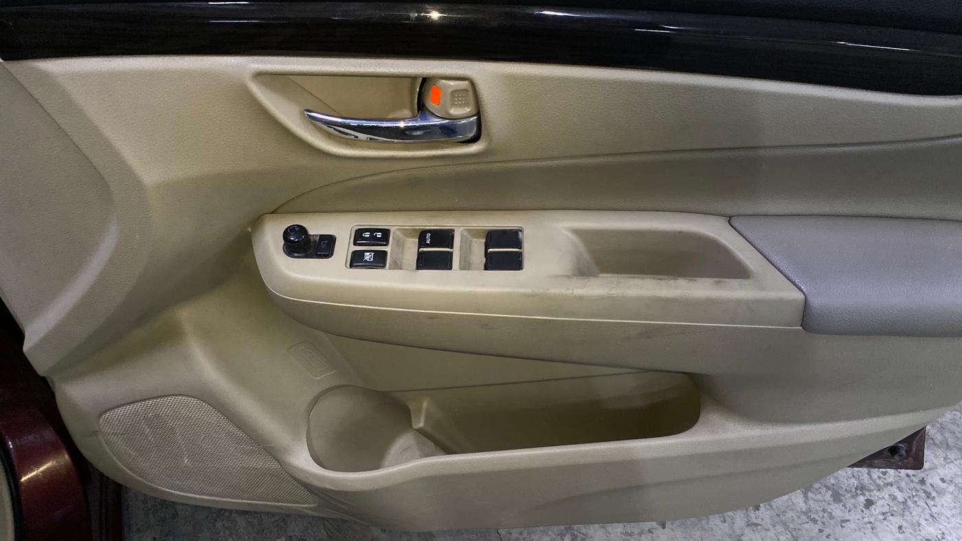 2017 Maruti Ciaz ALPHA  AT 1.4  PETROL, Petrol, Automatic, 68,260 km, Driver Side Door Panels Control